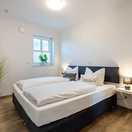 Leni, 3 Schlafzimmer, 2 Baeder, Grosser Eingezaeunter Garten In Ruhiger Lage! * Greetsiel