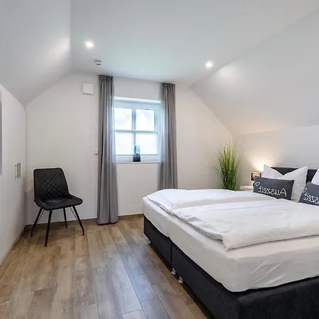 Holiday home Leni, 3 Schlafzimmer, 2 Baeder, Grosser Eingezaeunter Garten In Ruhiger Lage! Greetsiel