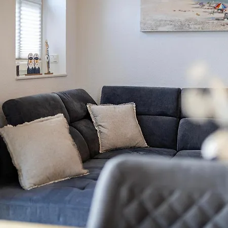 Leni, 3 Schlafzimmer, 2 Baeder, Grosser Eingezaeunter Garten In Ruhiger Lage! * Greetsiel